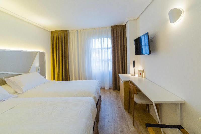 Hospedium Hotel Canitas Maite Gastronomico Casas Ibanez Bagian luar foto
